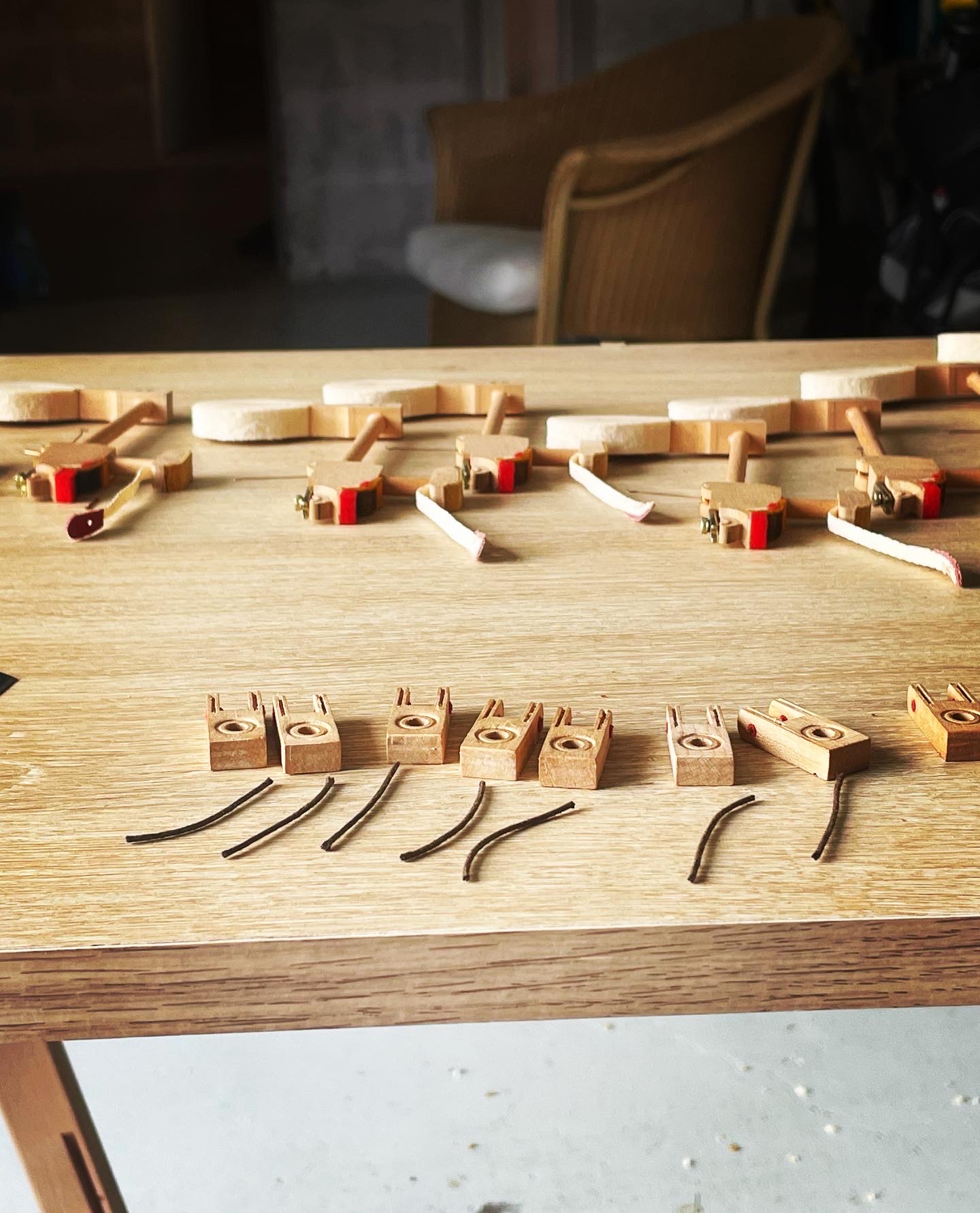 Photo d'un atelier de réparation de piano